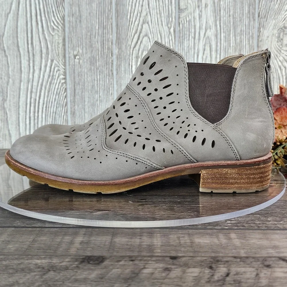 Söfft Brenley Leather Chelsea Ankle Boots 11M Taupe Gray Cutout Booties Zip Back